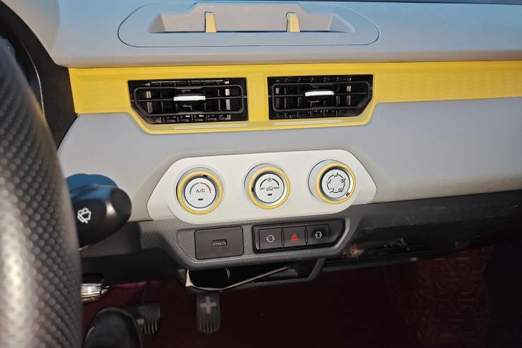 Used Chery QQ Ice Cream 2022 170km Sundae Phosphate Lithium-Ion