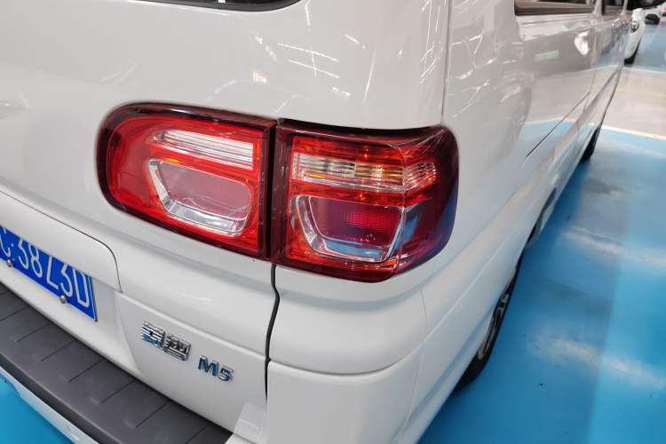 Used FORTHING Lingzhi 2019 M5L 1.6L 7-Seater Base Model China VI Standard