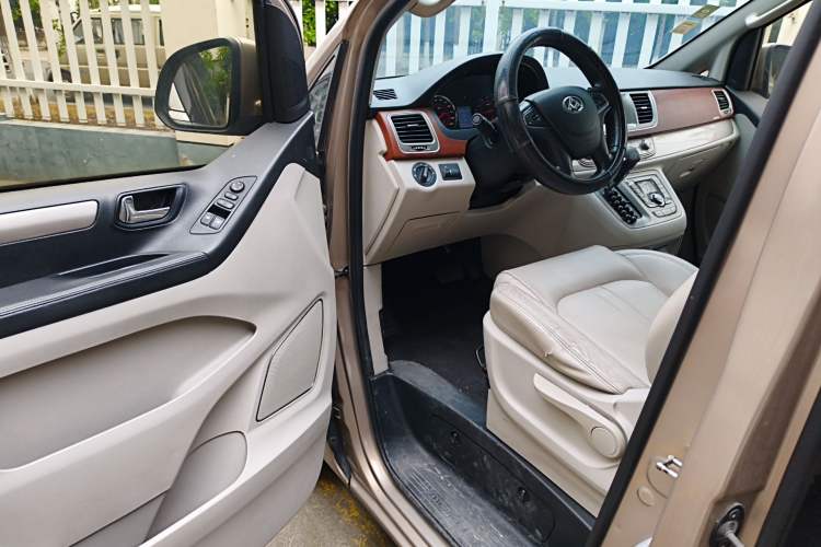 Used SAIC MAXUS G10 2016 2.0T Automatic Fashion Edition Driver Seat