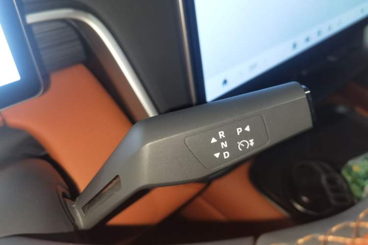 Used Dongfeng eπ eπ008 2024 210Max Range-Extended Version 6 Seats