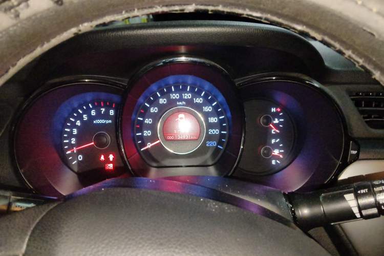 Used Kia K2 2012 Sedan 1.4L MT TOP Commemorative Edition
