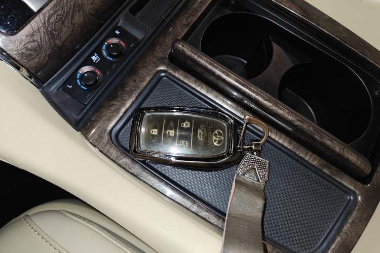 Used Toyota Vellfire 2023 Crown Dual-Engine 2.5L HV Prestige Edition