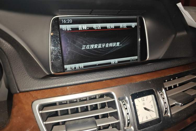 Used Mercedes-Benz E-Class 2014 Facelifted E 260 L Luxury Edition Audio And AC Panel