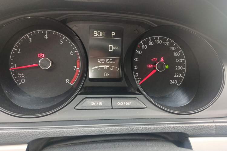 Used Volkswagen Lavida 2017 1.6L Automatic Fashion Edition Odometer Close Up