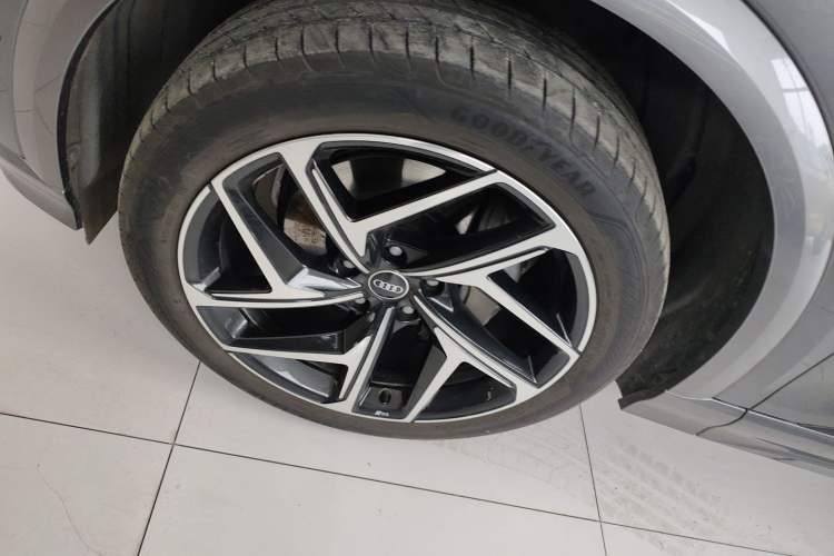 Used Audi Q6L e-tron 2026 First Launch Navigation Edition Exterior 4