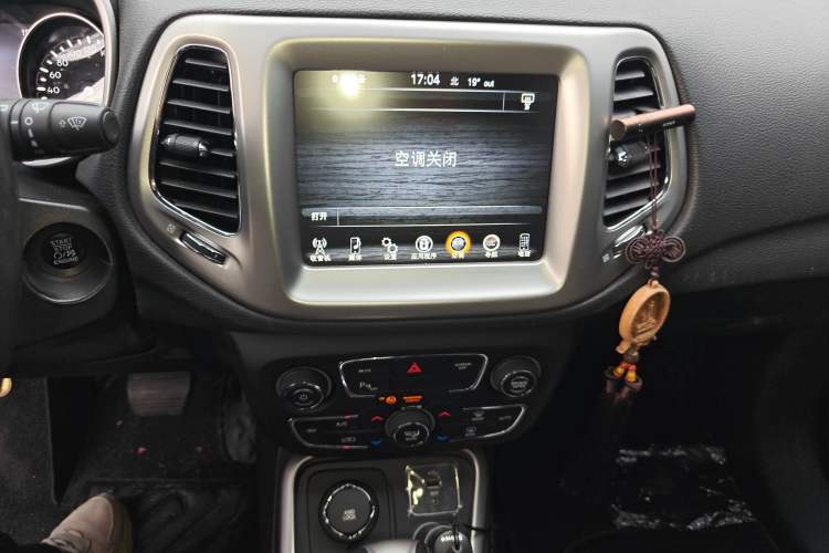 Used Jeep Compass 2017 200T Automatic Family Enjoyment Four-Wheel Drive Edition Audio And AC Panel