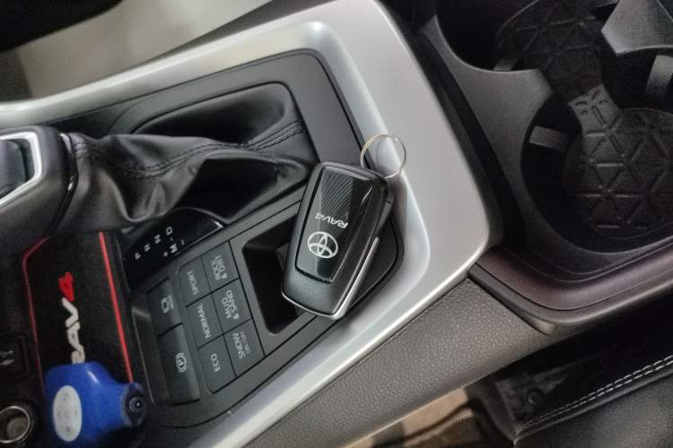 Used Toyota RAV4 2021 2.0L CVT 4x4 Style PLUS Edition
