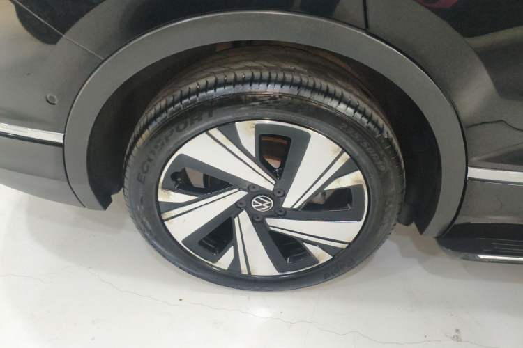 Used Volkswagen Tiguan L 2023 Restyled 330TSI Automatic Two-Wheel Drive R-Line Enhanced Comfort Version