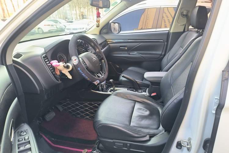 Used Mitsubishi Outlander 2018 2.0L Two-Wheel Drive Glory Edition 5 Seats