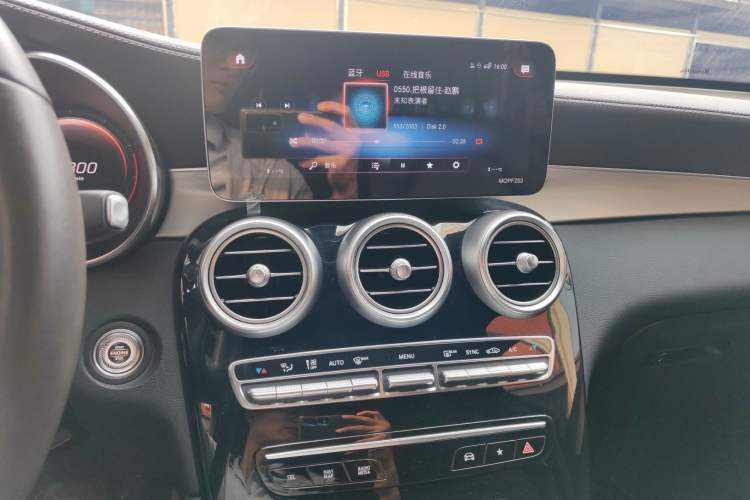 Used Mercedes-Benz GLC 2020 Facelifted GLC 260 L 4MATIC Dynamic Edition Audio And AC Panel