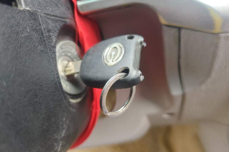 Used GAC Gonow Caiyun 100 2009 2.2T Laidong Diesel Economical Short Cargo Box Vehicle Key