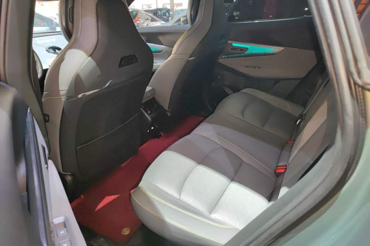 Used Lynk & Co 08 EM-P 2023 220 km Limited-Time Edition
