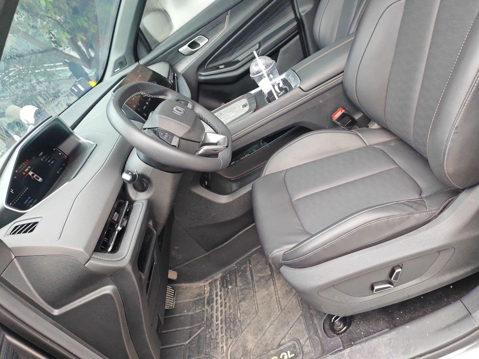 Переднее сиденье в автомобиле