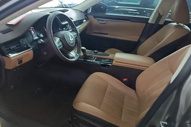 Used Lexus ES 2015 300h Comfort Edition