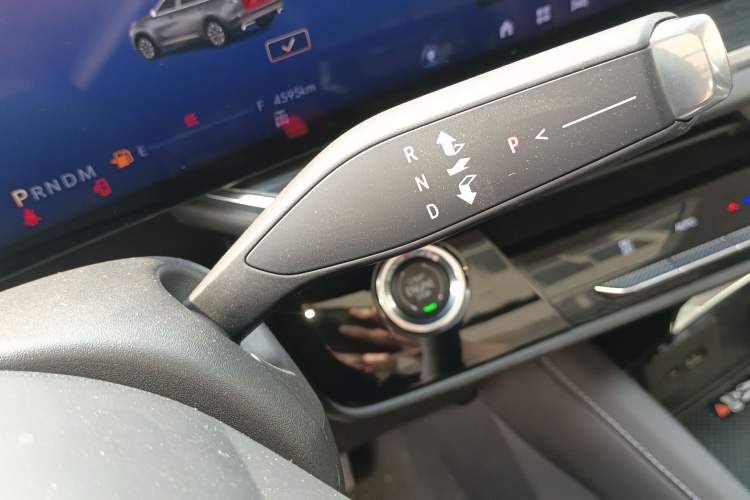 Used Buick Envision 2024 Encore Plus 28T AWD Luxury Edition Gear Lever