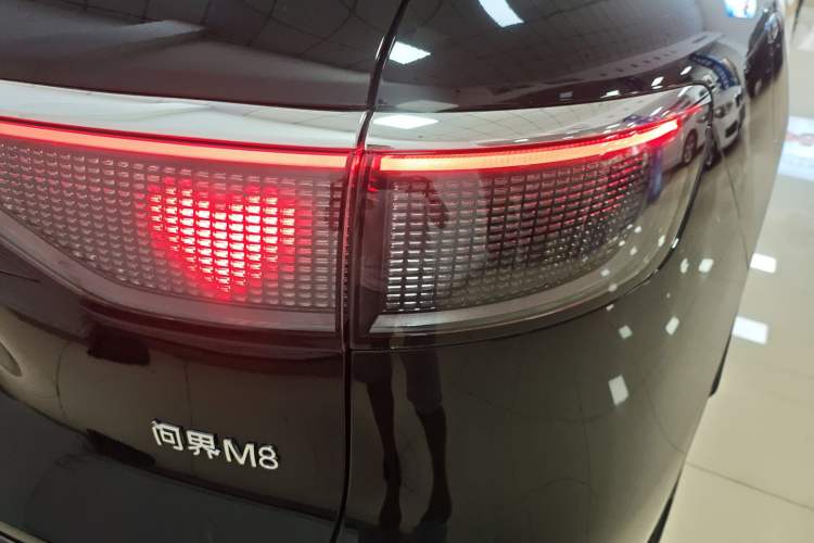 Used Hima AITO M8 2025 Extended-Range Max+ Version 53.4 kWh 6-Seater Edition Right Rear Taillight