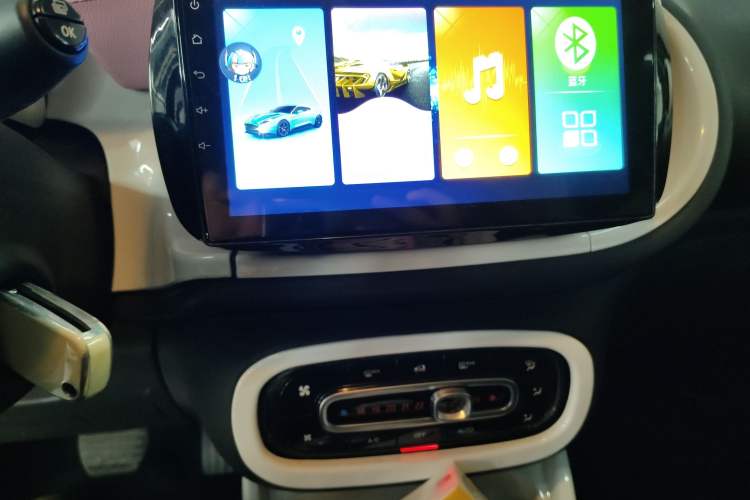 Used smart fortwo 2015 1.0L 52 kW hardtop Dynamic version
