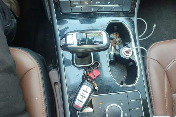 Used Haval H8 2017 2.0T Gasoline Two-Wheel Drive Smart Edition Gear Lever