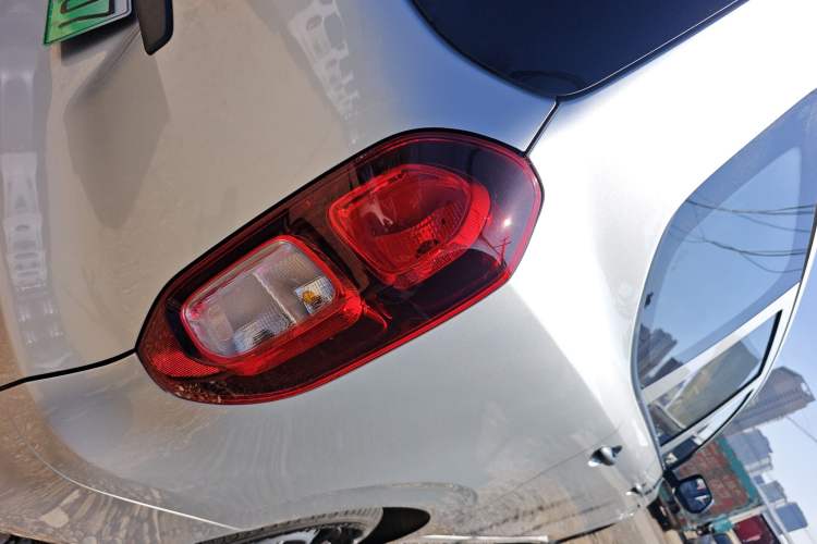 Used Wuling Hongguang New Energy 2024 All-Electric Model 300KM Practical Version Right Rear Taillight