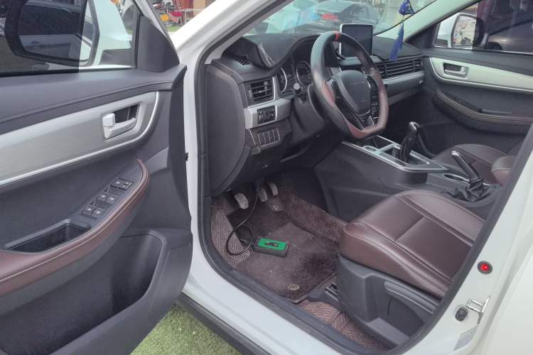 Used FORTHING T5 2022 Grand Edition 1.6L Manual Dream-Chasing Five-Seat Model Interior 3