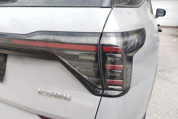 Used Ford Edge 2023 Ford Explorer L 2.0T EcoBoost Four-Wheel Drive 7-Seater Supreme Model Right Rear Taillight