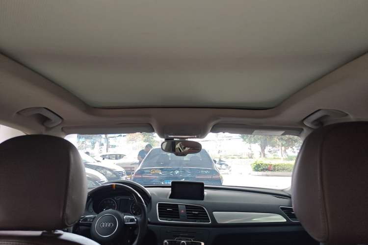 Used Audi Q3 2015 35 TFSI Comfort Model Headliner