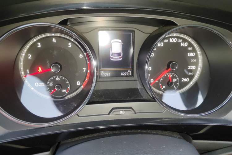 Used Volkswagen Tiguan L 2019 330TSI Automatic Two-Wheel Drive Smart Luxury Version China VI Standard Odometer Close Up