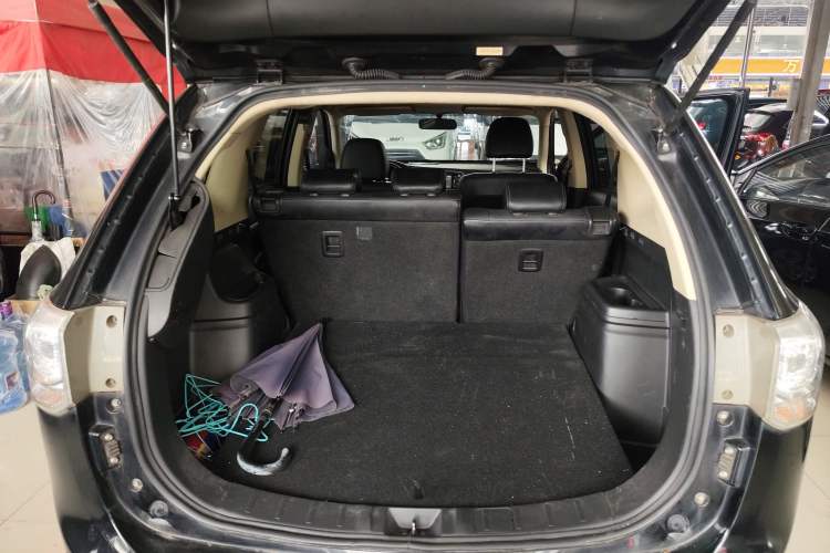 Used Mitsubishi Outlander 2014 2.4L 4x4 Deluxe Value Edition 5 Seats Trunk