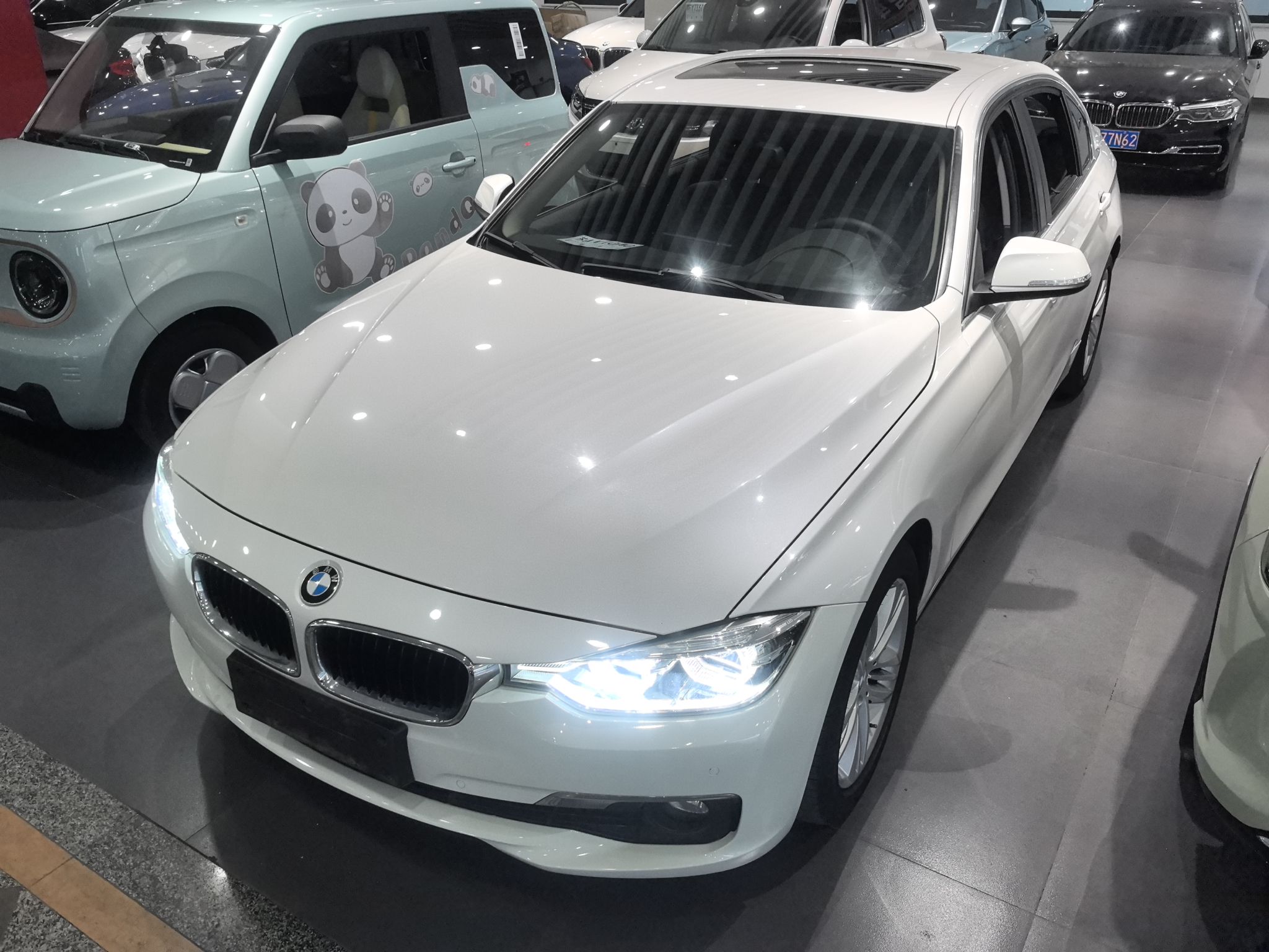 Под передней частью автомобиля