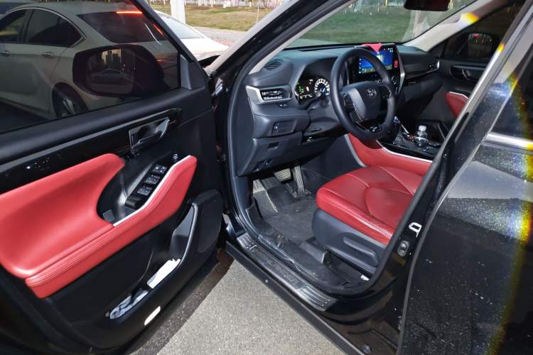 Used Toyota Highlander 2022 Dual-Engine 2.5L Two-Wheel Drive Elite Edition 7-Seater
