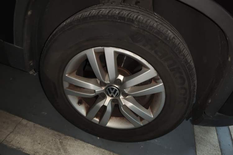 Used Volkswagen Tiguan 2016 300TSI Automatic Two-Wheel Drive Trend Edition Right Front Wheel Hub