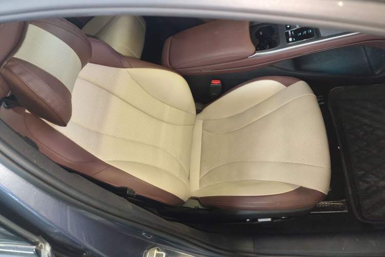 Used BYD Seal 2023 DM-i 1.5T 121km Flagship Model Right Front Seat