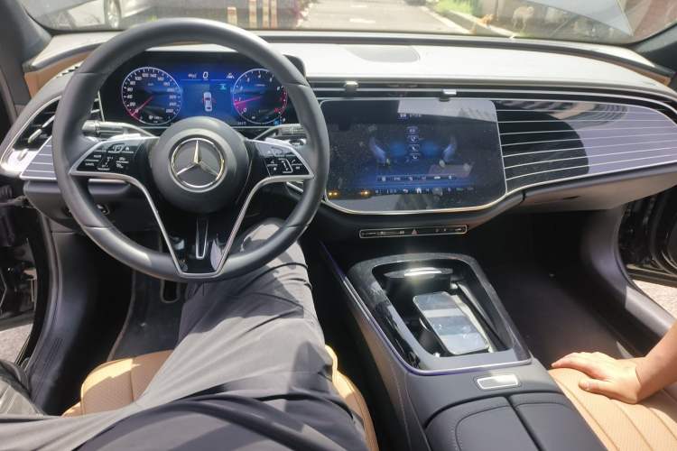 Used Mercedes-Benz E-Class 2024 E 260 L Center Console