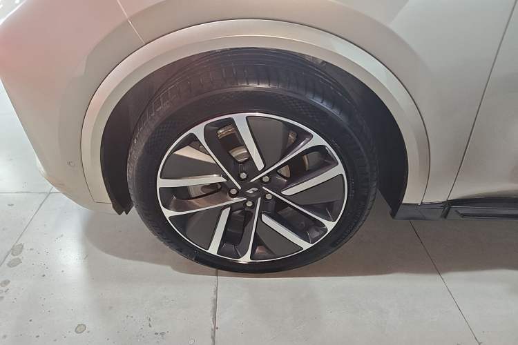 Used Li Auto L9 2024 Ultra Model Left Front Wheel Hub