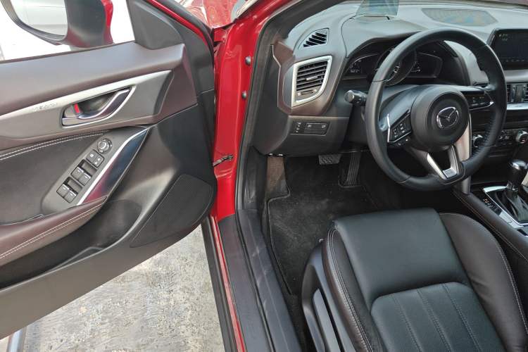 Used Mazda CX-4 2018 2.0L Automatic Two-Wheel Drive Blue Sky Premium Upgrade Version China VI Standard
