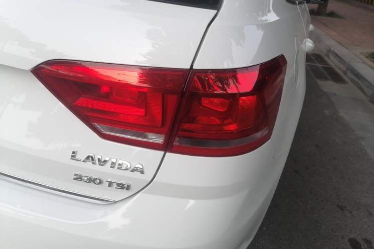 Used Volkswagen Gran Lavida 2017 230TSI DSG Comfort Edition
