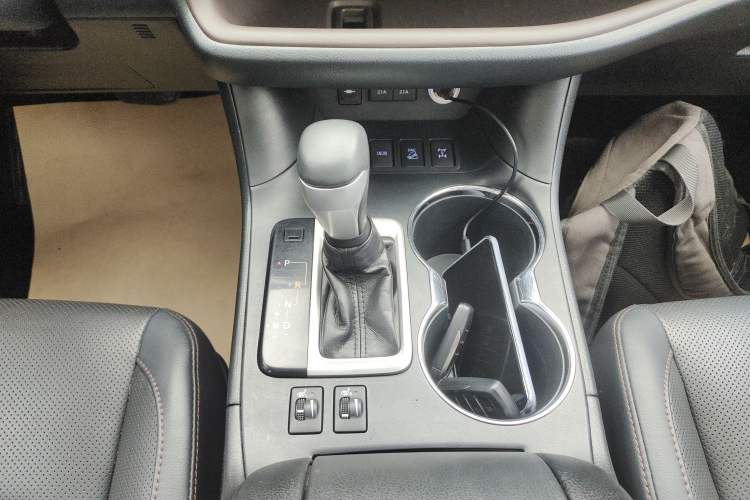 Used Toyota Highlander 2018 2.0T Four-Wheel Drive Prestige Version 7 Seats China V Emission Standard