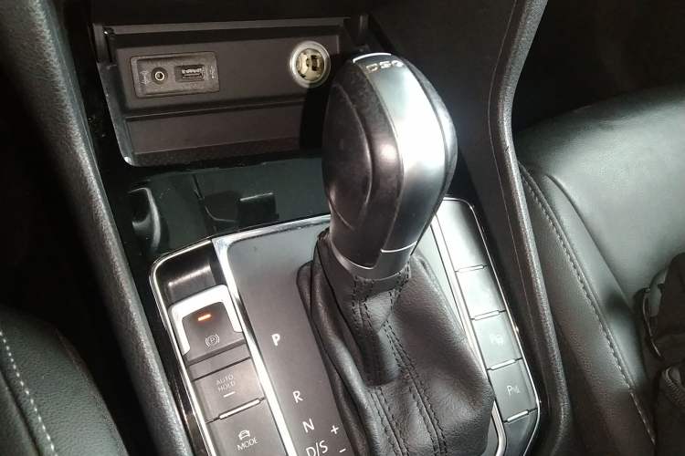 Used Volkswagen Golf 2015 1.4TSI Sportsvan Gear Lever