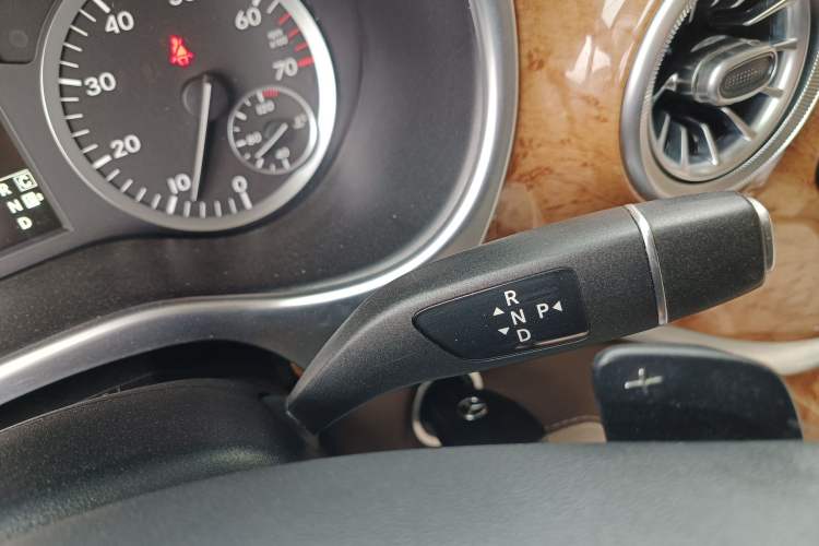 Used Mercedes-Benz Vito 2018 2.0T Elite Version 7 Seats China VI Emission Standard