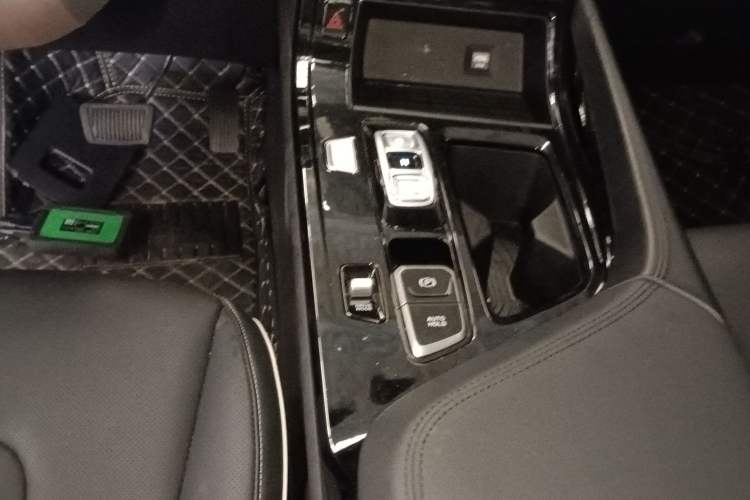 Used Hyundai Custo 2024 270TGDi LUX Prestige Edition Gear Lever