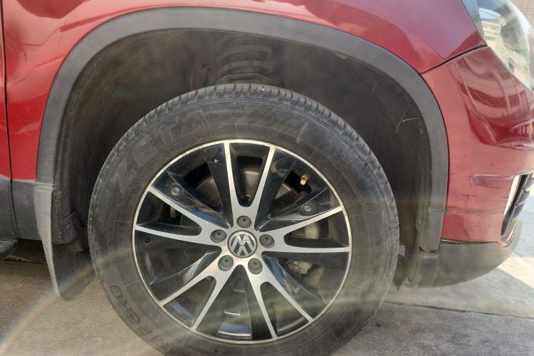 Used Volkswagen Tiguan 2015 1.8TSI Automatic Two-Wheel Drive Luxury Model Right Front Wheel Hub