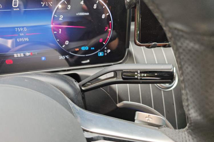 Used Mercedes-Benz C-Class 2022 C 260 L Obsidian Night Sport Edition Gear Lever