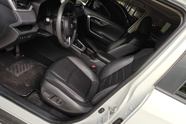 Used Toyota RAV4 2020 Dual-Engine 2.5L E-CVT 4x4 Elite PLUS Edition Left Front Seat