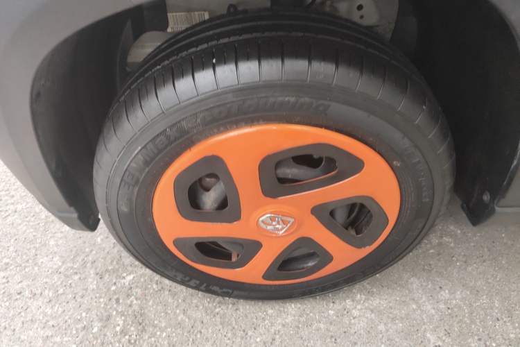 Used Baojun E100 2019 250KM Smart Drive Edition Left Front Wheel Hub