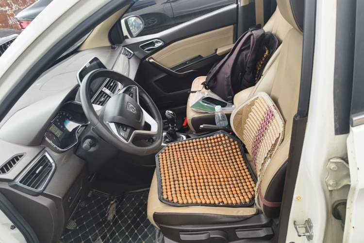 Used Baojun 310W 2017 1.5L Manual Fashion Model China V
