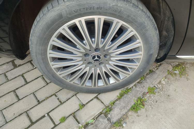 Used Mercedes-Benz E-Class 2023 E 300 L Stylish Model Right Rear Wheel Hub