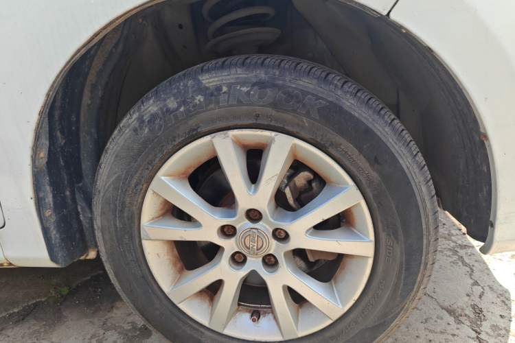 Used Jinbei 750 2015 1.5L Comfort Model
