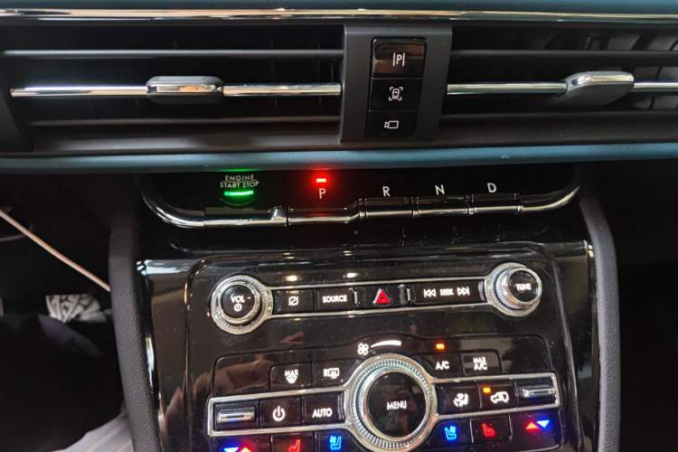 Used Lincoln Corsair 2022 2.0T Two-Wheel-Drive Alaska Glacier Limited Edition
