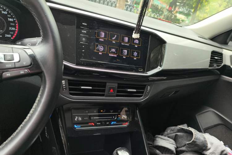 Used Volkswagen Tayron 2020 330TSI Two-Wheel Drive Luxury Smart Connectivity Version Audio And AC Panel