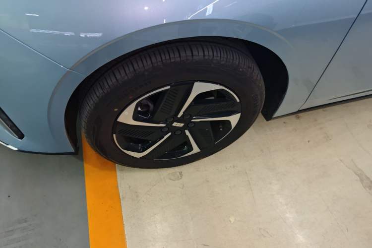 Used Geely Galaxy L6 2025 EM-i 140km Starship Edition Left Front Wheel Hub